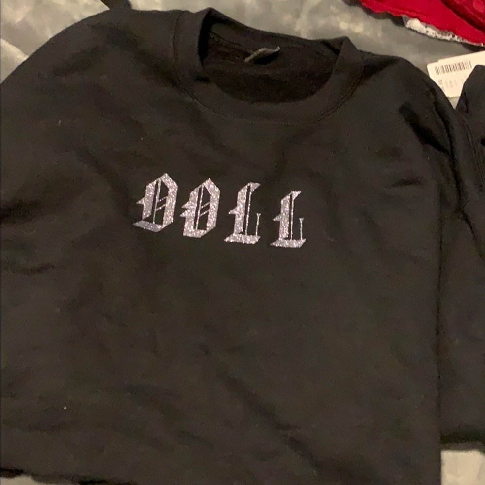 black cropped sweatshirt